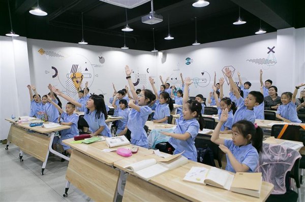 大牛证券 鲍鹏山：教育的本质是人文教育